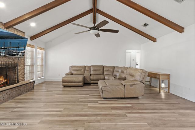 825 Bilglade Drive, Biloxi, MS 39532