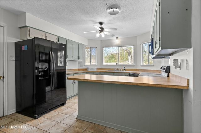 825 Bilglade Drive, Biloxi, MS 39532