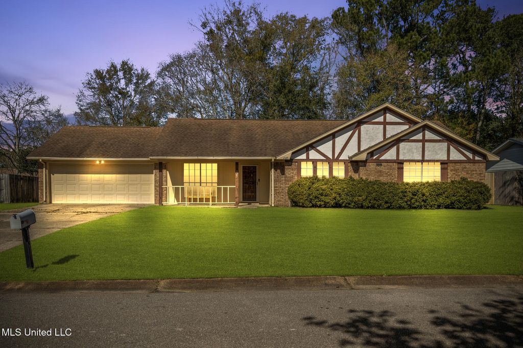 825 Bilglade Drive, Biloxi, MS 39532