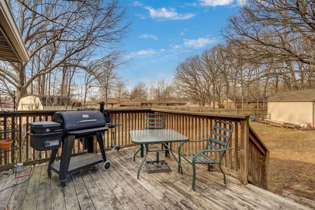 1385 Cherokee Court, Marshfield, MO 65706