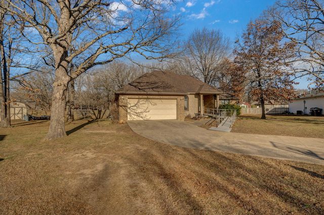 1385 Cherokee Court, Marshfield, MO 65706