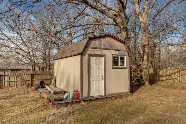 1385 Cherokee Court, Marshfield, MO 65706