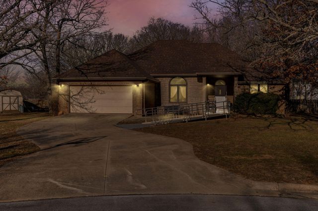 1385 Cherokee Court, Marshfield, MO 65706