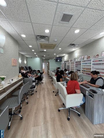 580 Lafayette Avenue, Hawthorne, NJ 07506