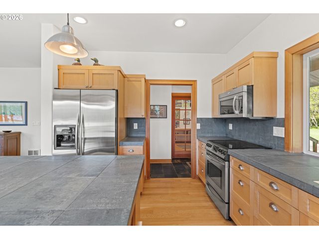 83416 PARKWAY Dr, Florence, OR 97439