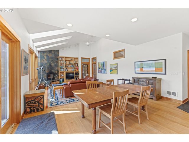 83416 PARKWAY Dr, Florence, OR 97439