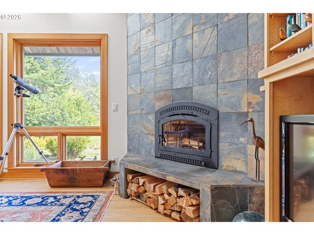 83416 PARKWAY Dr, Florence, OR 97439