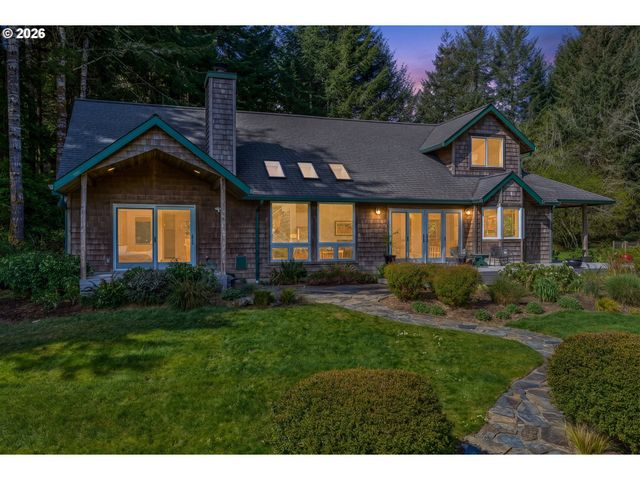 83416 PARKWAY Dr, Florence, OR 97439