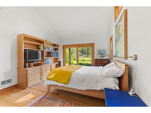 83416 PARKWAY Dr, Florence, OR 97439