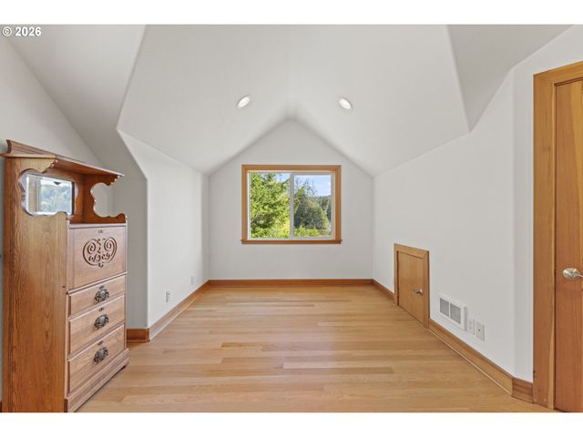 83416 PARKWAY Dr, Florence, OR 97439