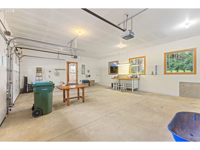 83416 PARKWAY Dr, Florence, OR 97439