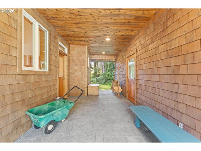 83416 PARKWAY Dr, Florence, OR 97439