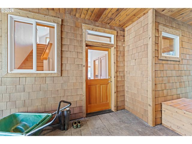 83416 PARKWAY Dr, Florence, OR 97439