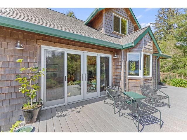 83416 PARKWAY Dr, Florence, OR 97439