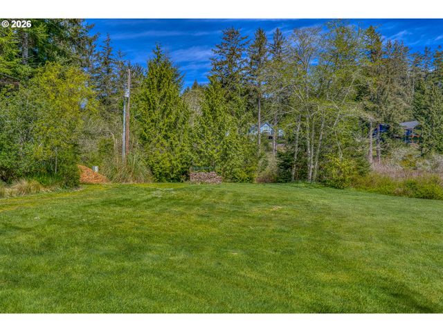 83416 PARKWAY Dr, Florence, OR 97439