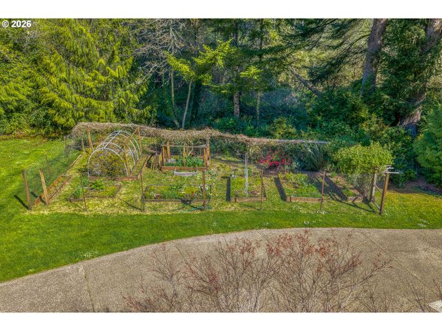 83416 PARKWAY Dr, Florence, OR 97439