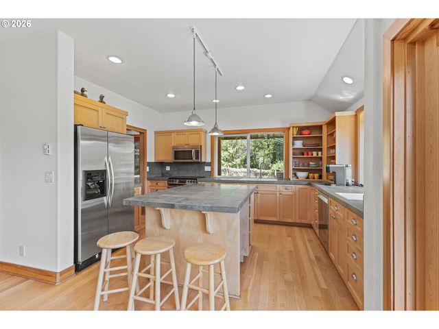 83416 PARKWAY Dr, Florence, OR 97439