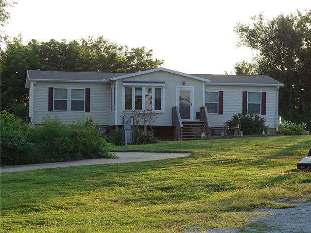 15915 Eisenhower Road, Leavenworth, KS 66048