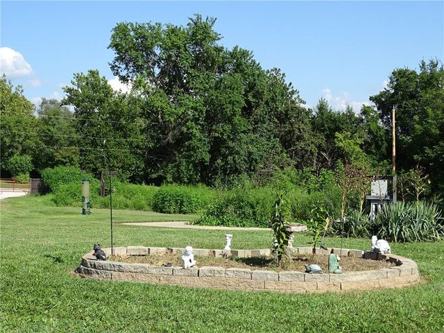 15915 Eisenhower Road, Leavenworth, KS 66048