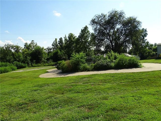 15915 Eisenhower Road, Leavenworth, KS 66048