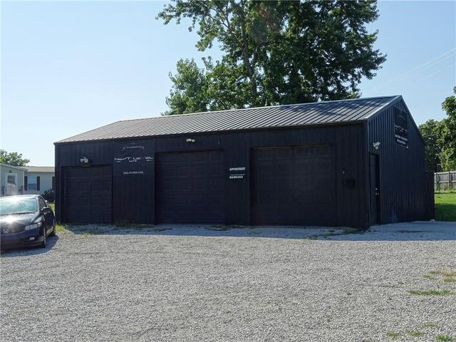 15915 Eisenhower Road, Leavenworth, KS 66048