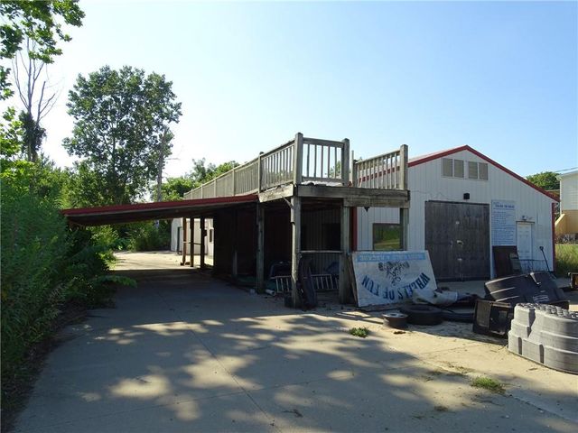 15915 Eisenhower Road, Leavenworth, KS 66048