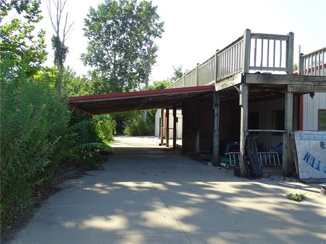 15915 Eisenhower Road, Leavenworth, KS 66048