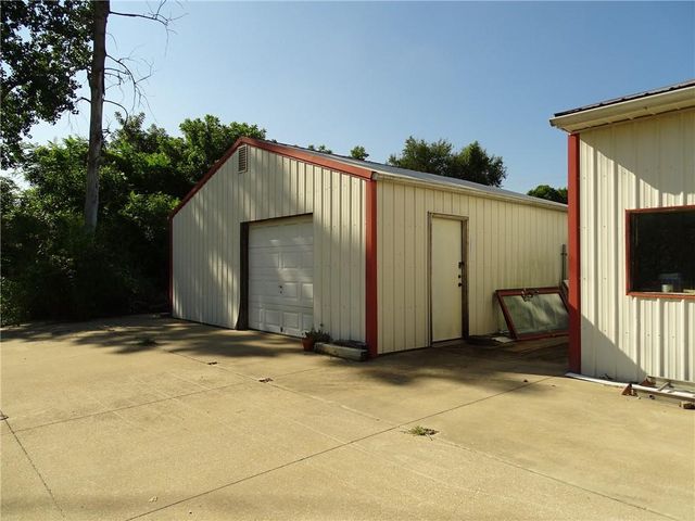 15915 Eisenhower Road, Leavenworth, KS 66048