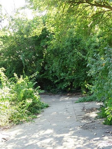 15915 Eisenhower Road, Leavenworth, KS 66048