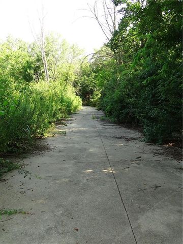 15915 Eisenhower Road, Leavenworth, KS 66048