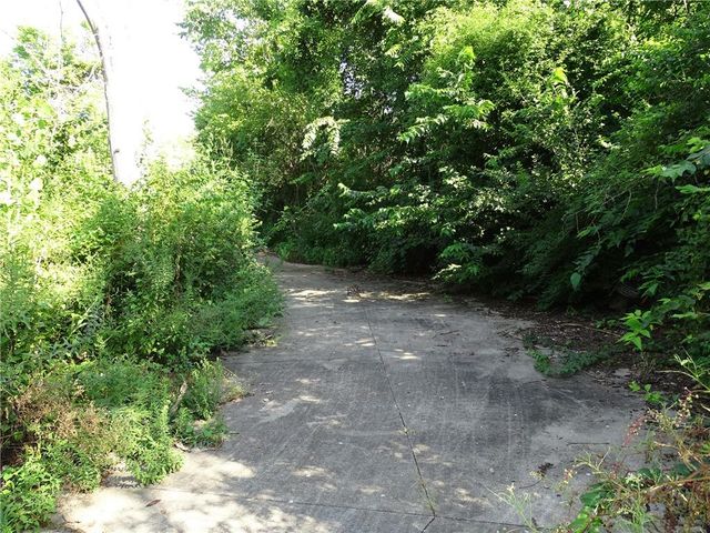 15915 Eisenhower Road, Leavenworth, KS 66048