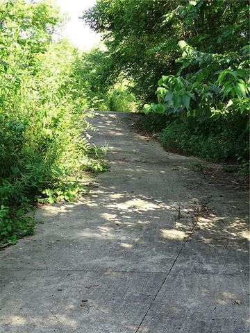 15915 Eisenhower Road, Leavenworth, KS 66048