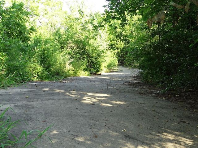 15915 Eisenhower Road, Leavenworth, KS 66048