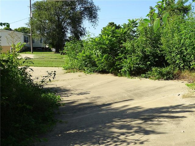 15915 Eisenhower Road, Leavenworth, KS 66048