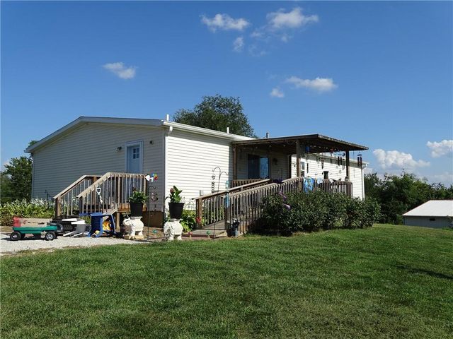 15915 Eisenhower Road, Leavenworth, KS 66048