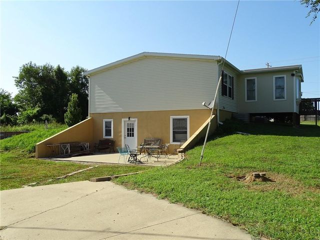 15915 Eisenhower Road, Leavenworth, KS 66048