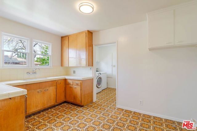 4950 Newcastle Avenue, Encino (los Angeles), CA 91316