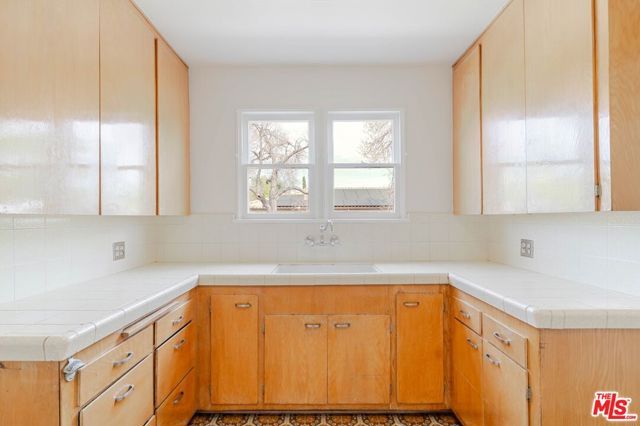 4950 Newcastle Avenue, Encino (los Angeles), CA 91316