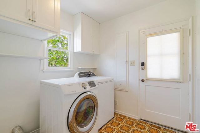 4950 Newcastle Avenue, Encino (los Angeles), CA 91316