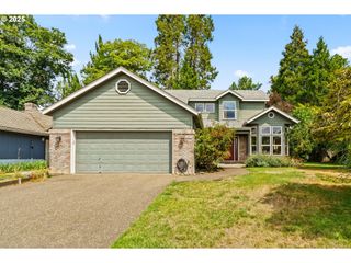 1473 LUELLA St, Eugene, OR 97401