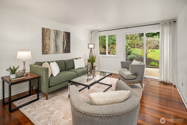 1817 220th Place NE, Sammamish, WA 98074