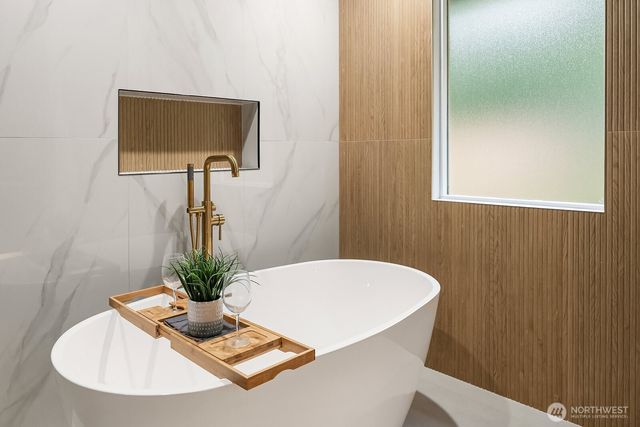 1817 220th Place NE, Sammamish, WA 98074