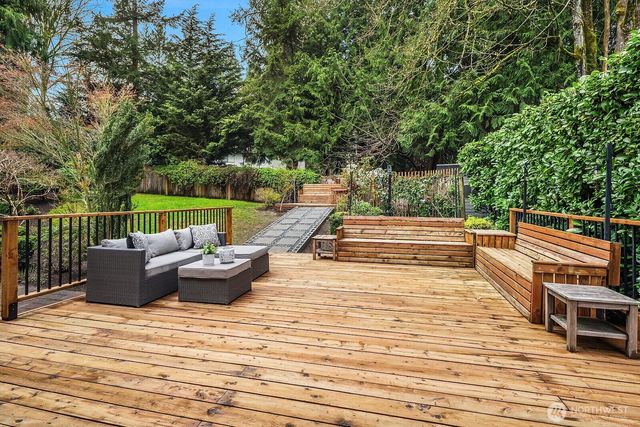 1817 220th Place NE, Sammamish, WA 98074