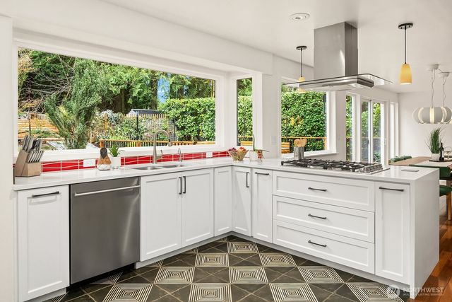 1817 220th Place NE, Sammamish, WA 98074