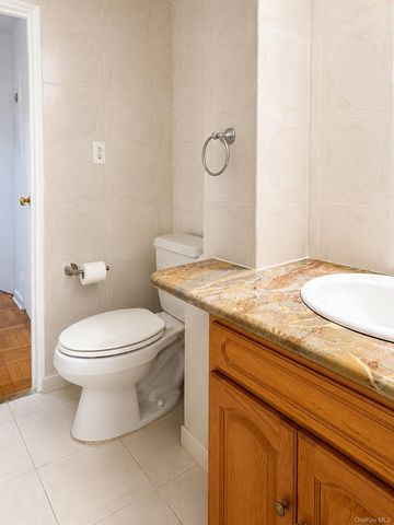 98-25 64th Road 1H, Rego Park, NY 11374