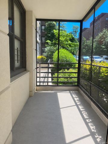 98-25 64th Road 1H, Rego Park, NY 11374