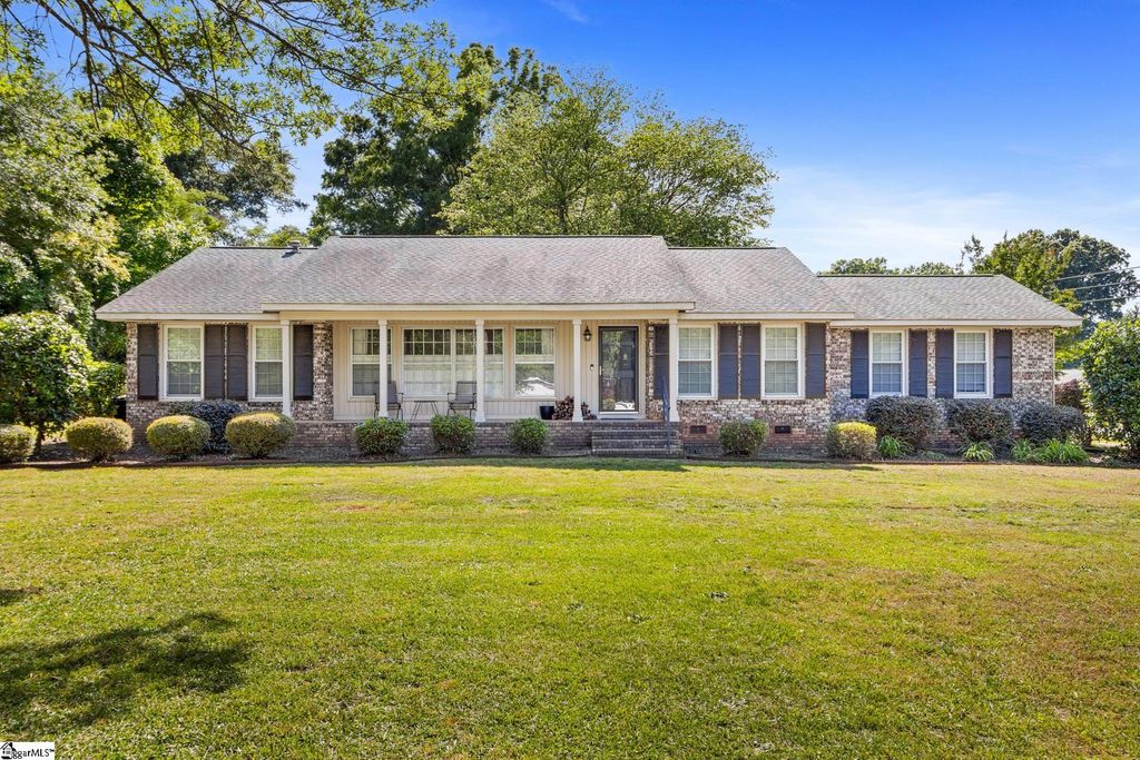 100 Sumter Street, Clinton, SC 29325