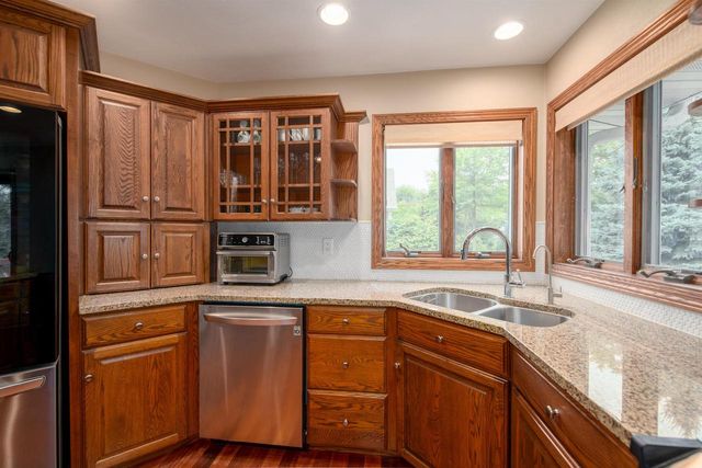W2416 SNOWBERRY DRIVE, Appleton, WI 54915