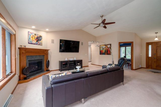 W2416 SNOWBERRY DRIVE, Appleton, WI 54915