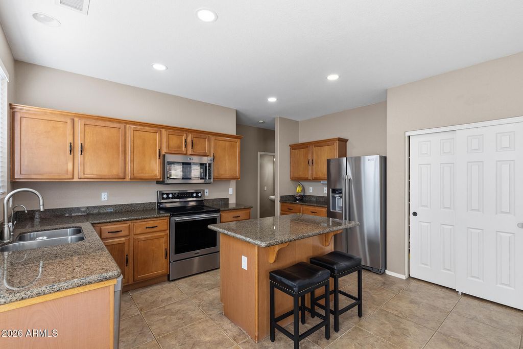 Image 10 of property listing at 25815 N 67TH Drive, Peoria, AZ 85383